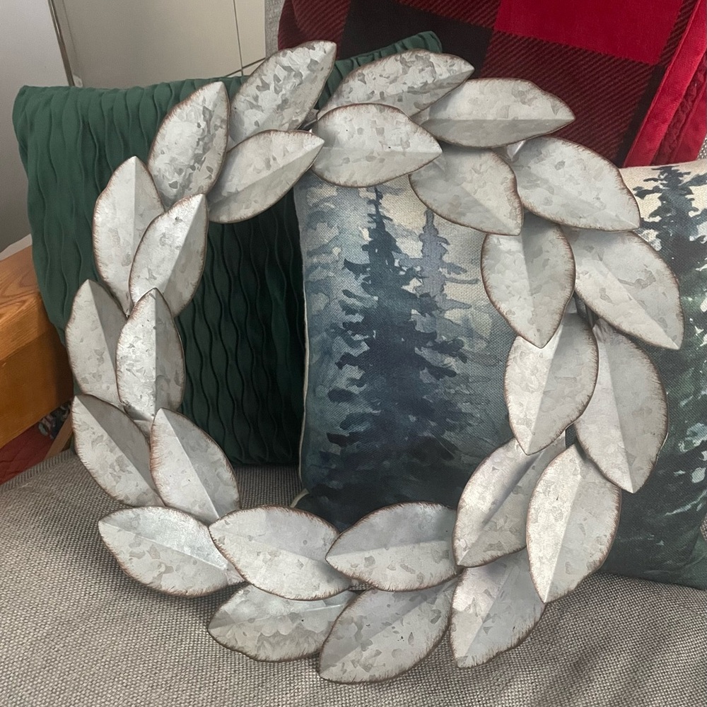 Metal Leaf Wreath Decor